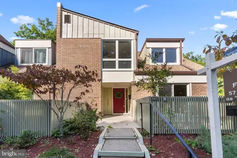 11522 Links Dr, Reston, VA 20190