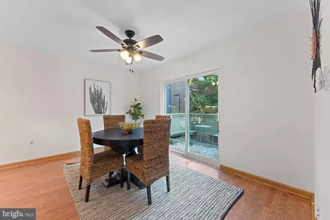 11522 Links Dr, Reston, VA 20190 photo 2