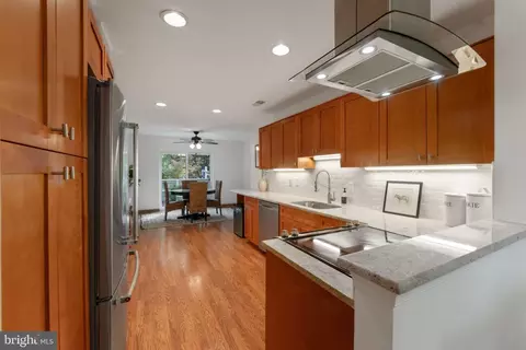 11522 Links Dr, Reston, VA 20190 photo 6