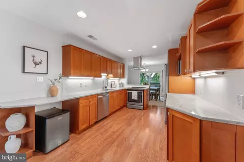 11522 Links Dr, Reston, VA 20190 photo 4