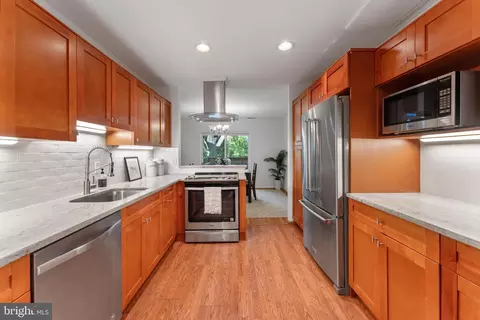 11522 Links Dr, Reston, VA 20190 photo 5