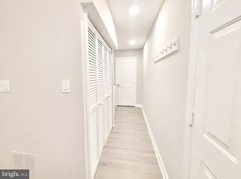 Entry Way - 9501 Millgate Pl, Burke, VA 22015 photo 7 of 9