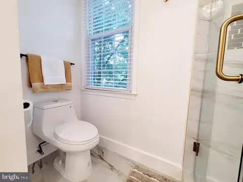 Bath - 9501 Millgate Pl, Burke, VA 22015 photo 7 of 10