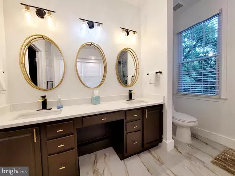 Bath - 9501 Millgate Pl, Burke, VA 22015 photo 2 of 10