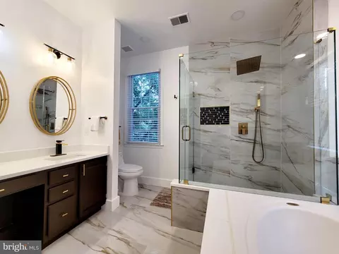 Bath - 9501 Millgate Pl, Burke, VA 22015 photo 3 of 10