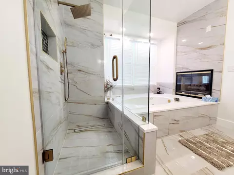 Bath - 9501 Millgate Pl, Burke, VA 22015 photo 4 of 10