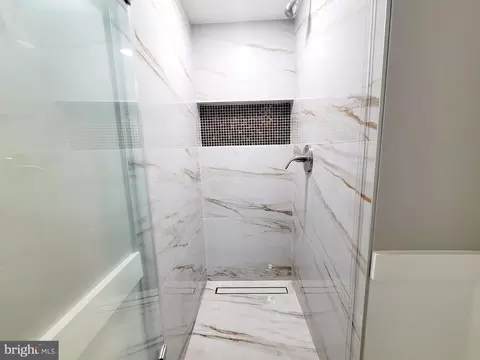 Bath - 9501 Millgate Pl, Burke, VA 22015 photo 10 of 10