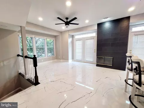 Living - 9501 Millgate Pl, Burke, VA 22015 photo 4 of 5