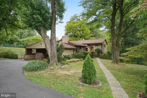 6819 Valley Brook Dr, Falls Church, VA 22042