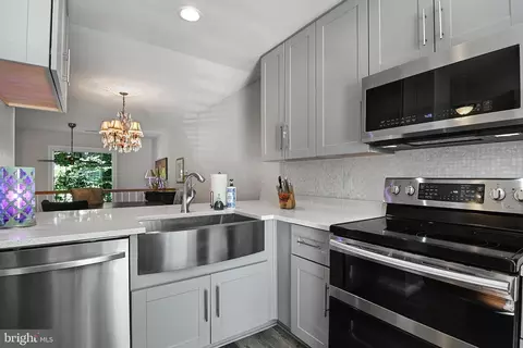 8454 Blue Oak Ct, Springfield, VA 22153 photo 9