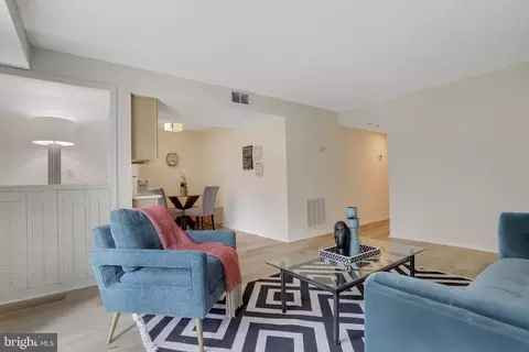 7759 New Providence Dr #42, Falls Church, VA 22042