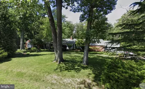 6908 Pacific Ln, Annandale, VA 22003