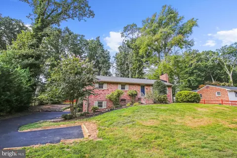 11813 Waples Mill Rd, Oakton, VA 22124
