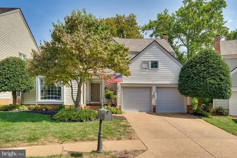 9704 Hidden Valley Rd, Vienna, VA 22181