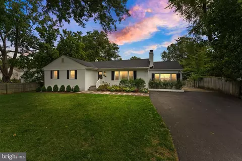 2903 Meadow View Rd, Falls Church, VA 22042