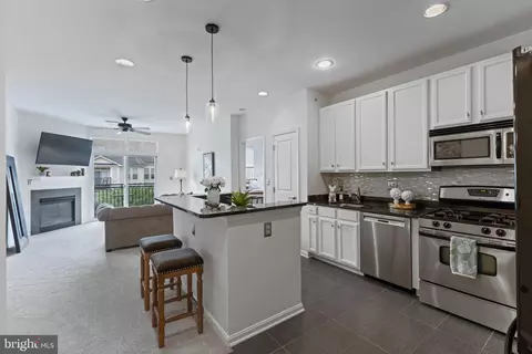 2665 Prosperity Ave #414, Fairfax, VA 22031