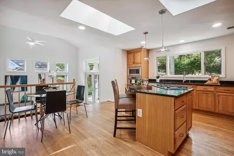 2441 Luckett Ave, Vienna, VA 22180 photo 14