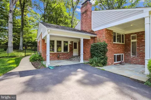 2441 Luckett Ave, Vienna, VA 22180 photo 3