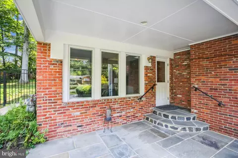 2441 Luckett Ave, Vienna, VA 22180 photo 4