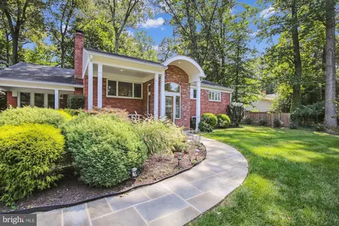 2441 Luckett Ave, Vienna, VA 22180 photo 2
