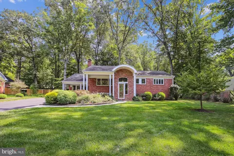2441 Luckett Ave, Vienna, VA 22180