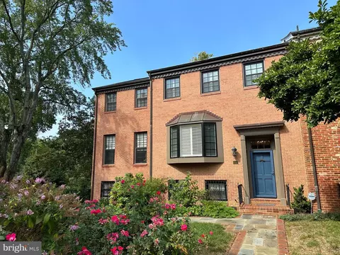 6318 Golf Course Sq, Alexandria, VA 22307
