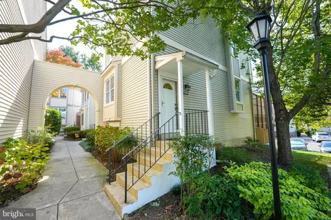 10313 Annaberg Ct #154, Burke, VA 22015