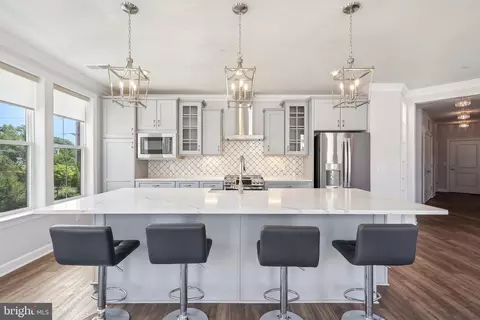 3927 Fair Ridge Dr #401, Fairfax, VA 22033