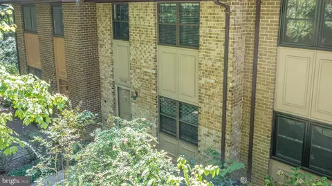 2049 Headlands Cir, Reston, VA 20191 photo 5