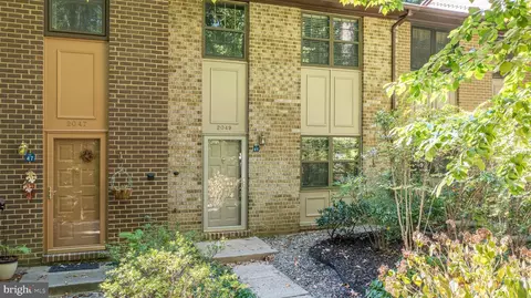 2049 Headlands Cir, Reston, VA 20191 photo 4