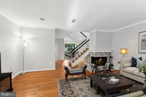 2049 Headlands Cir, Reston, VA 20191 photo 9