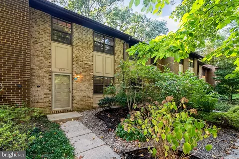 2049 Headlands Cir, Reston, VA 20191