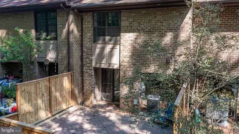 2049 Headlands Cir, Reston, VA 20191 photo 6