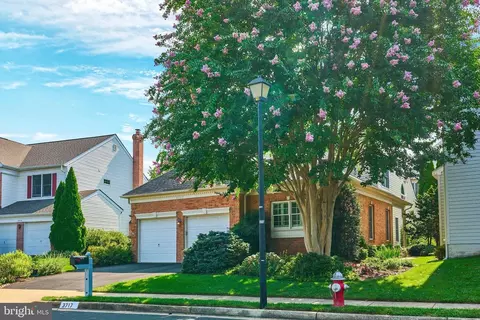 3717 Freehill Ln, Fairfax, VA 22033