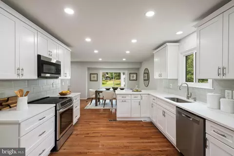 Kitchen - 11427 Great Meadow Dr, Reston, VA 20191 photo 3 of 4