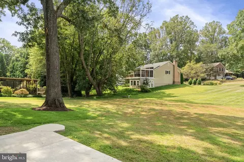 Exterior - 11427 Great Meadow Dr, Reston, VA 20191 photo 4 of 11