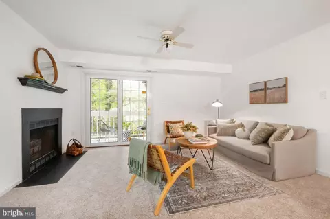 8600 Shadwell Dr #5, Alexandria, VA 22309