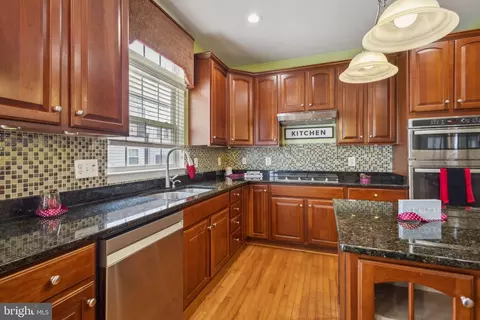 9946 E Hill Dr, Lorton, VA 22079 photo 6