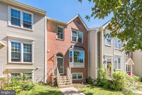 6949 Compton Ln, Centreville, VA 20121