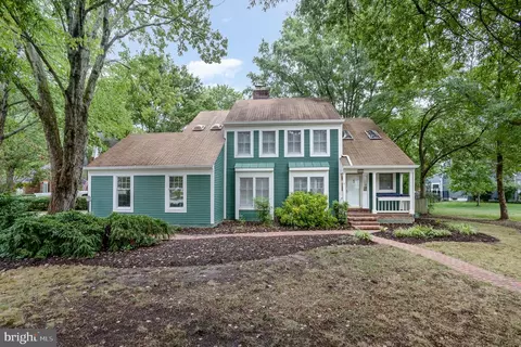 8817 Northern Spruce Ln, Alexandria, VA 22309