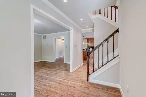 9146 Schoolcraft Ln, Burke, VA 22015