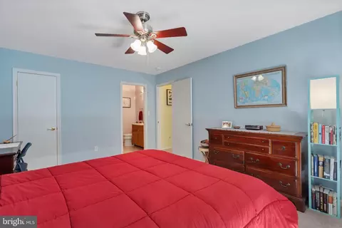 6055 Forrest Hollow Ln, Springfield, VA 22152 photo 19