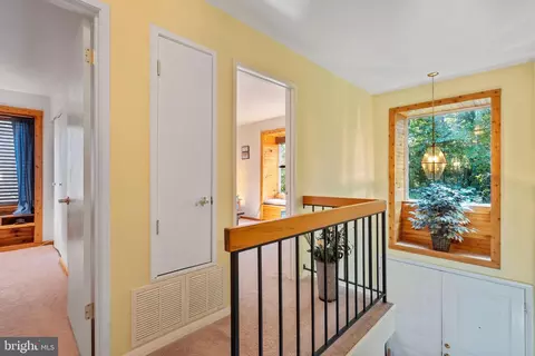 6055 Forrest Hollow Ln, Springfield, VA 22152 photo 17