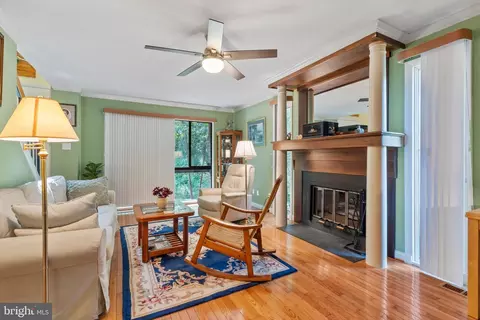 6055 Forrest Hollow Ln, Springfield, VA 22152 photo 5
