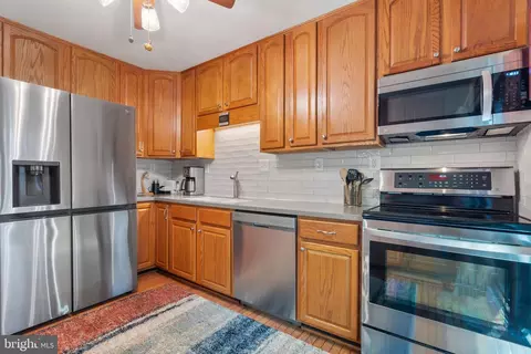 6055 Forrest Hollow Ln, Springfield, VA 22152 photo 11