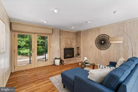 Living - 8206 Langbrook Rd, Springfield, VA 22152 photo 6 of 8