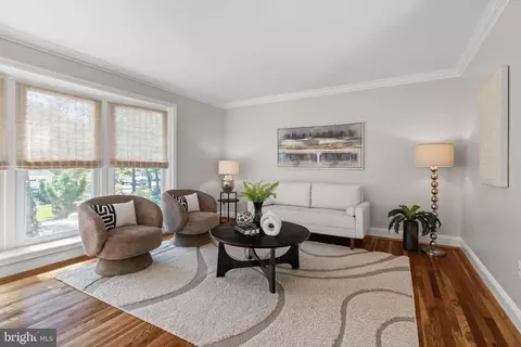 Living - 8206 Langbrook Rd, Springfield, VA 22152 photo 3 of 8