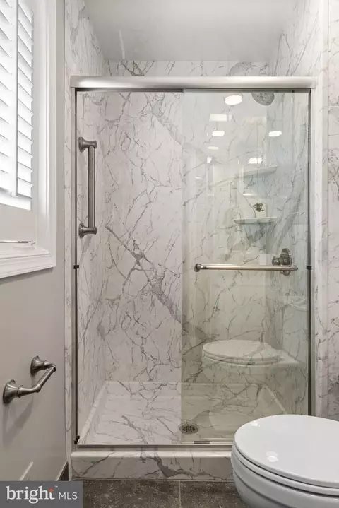 Bath - 8206 Langbrook Rd, Springfield, VA 22152 photo 3 of 4