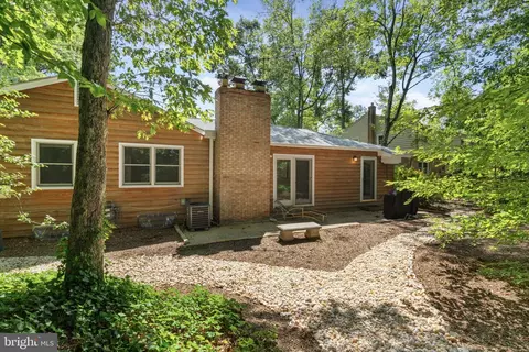 Exterior - 8206 Langbrook Rd, Springfield, VA 22152 photo 3 of 8