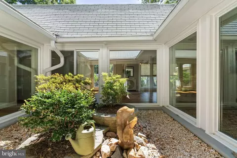 Exterior - 8206 Langbrook Rd, Springfield, VA 22152 photo 7 of 8